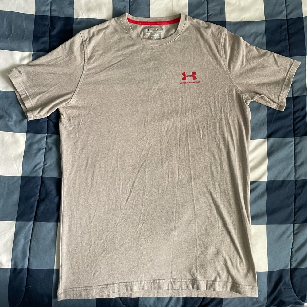 Men’s under armour, small casual tshirt
